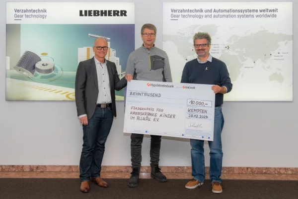 Spendenübergabe Liebherr